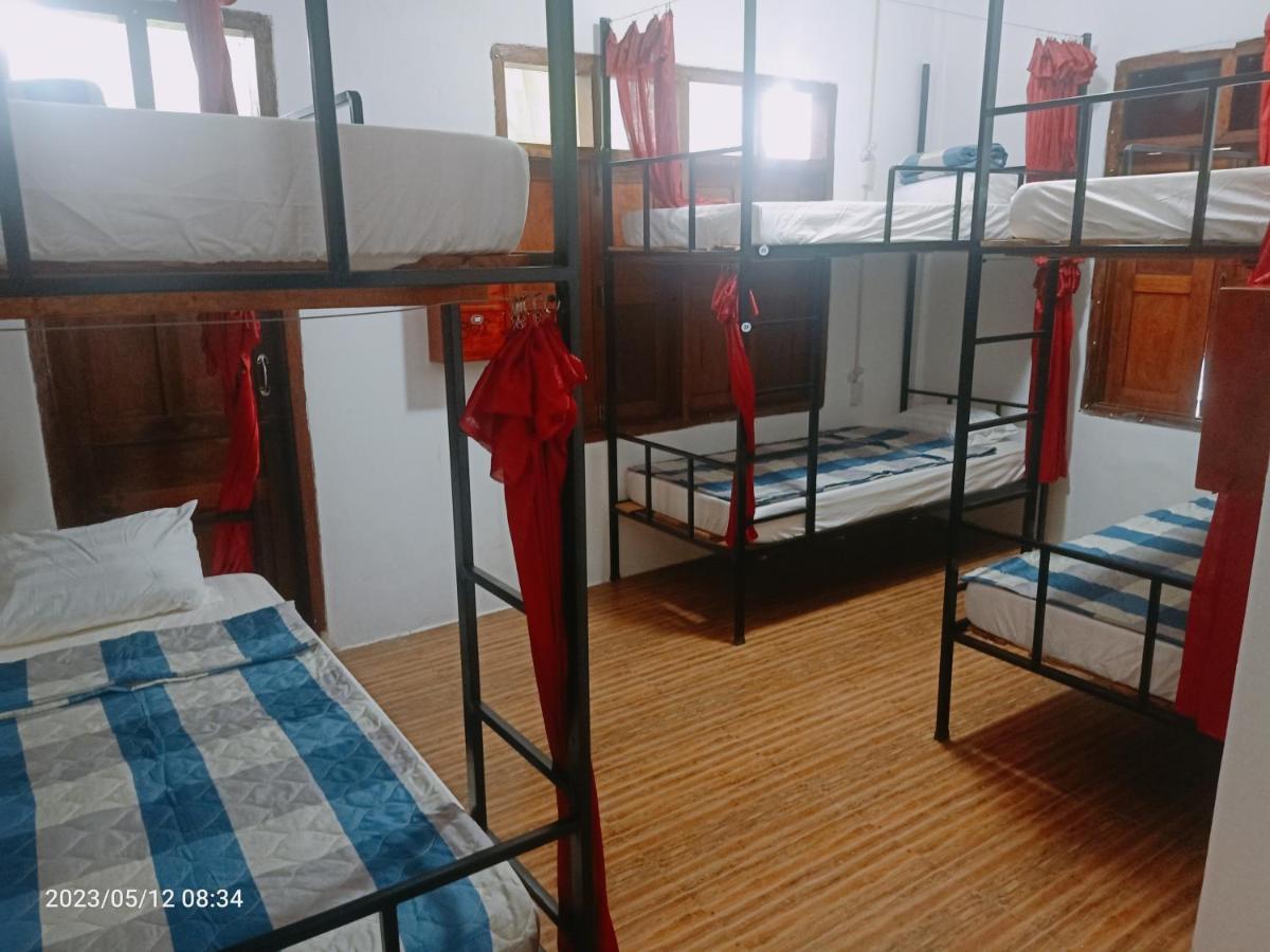 Aurora Backpackers Hostel لوانغ برابانغ المظهر الخارجي الصورة