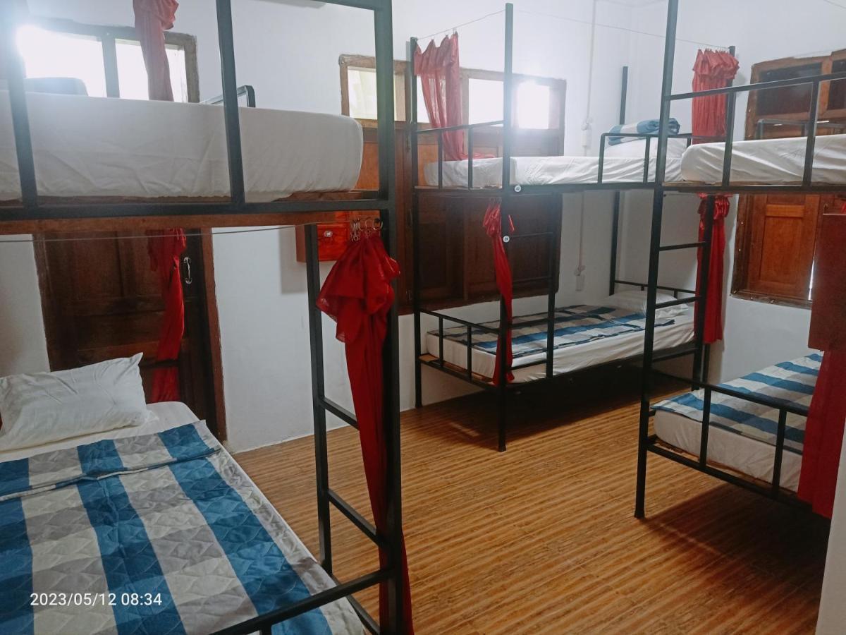 Aurora Backpackers Hostel لوانغ برابانغ المظهر الخارجي الصورة