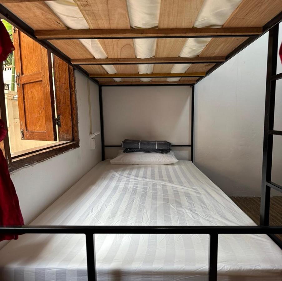 Aurora Backpackers Hostel لوانغ برابانغ المظهر الخارجي الصورة