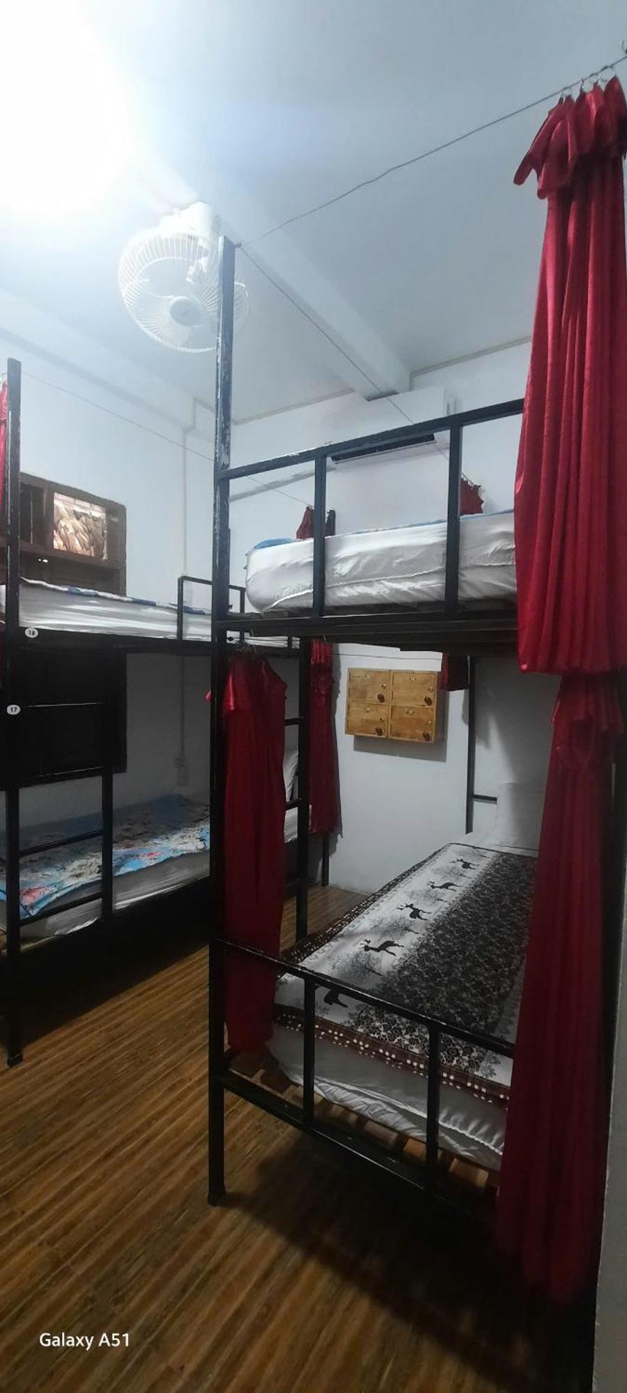 Aurora Backpackers Hostel لوانغ برابانغ المظهر الخارجي الصورة