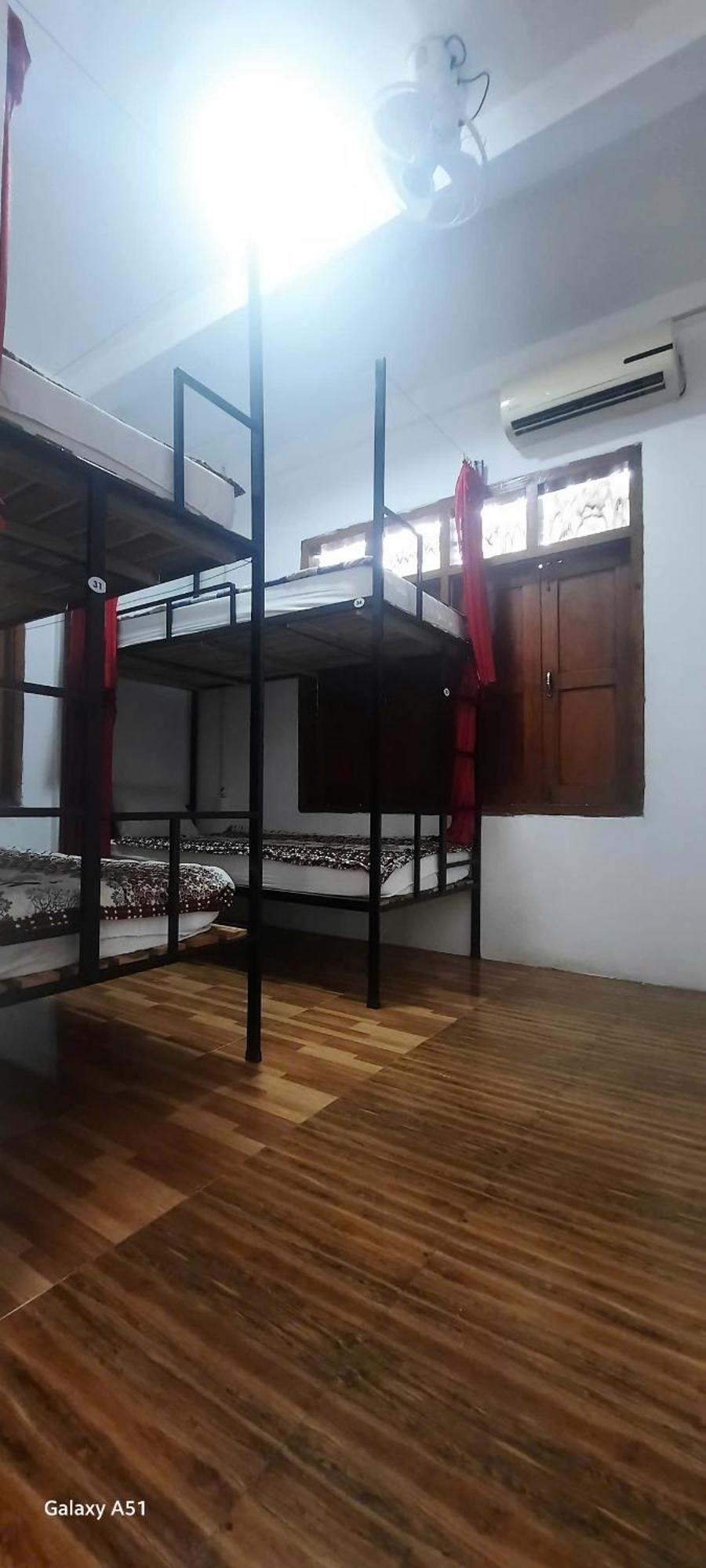Aurora Backpackers Hostel لوانغ برابانغ المظهر الخارجي الصورة